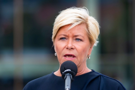 Finansminister Siv Jensen (Frp) varsler at regjeringen ønsker å kutte i eiendomsskatten også for neste års statsbudsjett. 