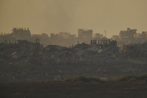 Israels forsvarsminister: Gaza står i flammer