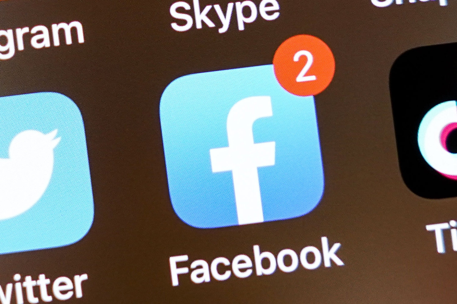 Facebook eies av Meta, i likhet med Instagram.