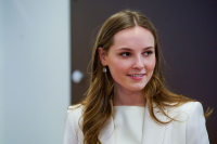 Prinsesse Ingrid Alexandra besøkte torsdag statsminister Jonas Gahr Støre på Statsministerens kontor og fikk en orientering om arbeidet i regjeringen og departementene. Besøket skjedde i forbindelse med prinsessens myndighetsdag fredag.