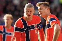Erling Braut Haaland, Alexander Sørloth og resten av det norske landslaget i fotball ser fram mot sommerens fotball-VM. Nå har Det internasjonale fotballforbundet (Fifa) økt utbetalingene til mesterskapet.