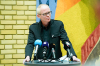 Lars Haltbrekken (SV) vil dekke mye mer av strømregningen til dem som bruker minst strøm. Når strømprisen blir høyere enn 50 øre per kilowattime vil SV at staten skal dekke 100 prosent av det overskytende for de første 1.000 kilowattimene.