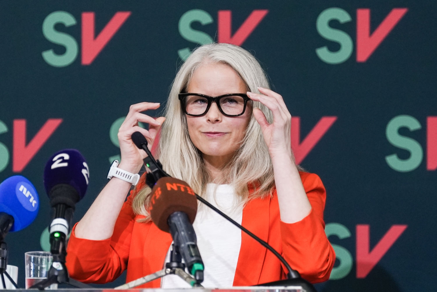 SV og partileder Kirsti Bergstø er blant partiene som vil stanse salget av smartbriller til skikkelige regler er på plass.