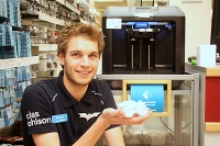 Marius Ruste ved 3D-printeren