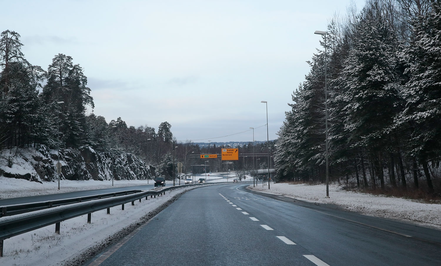 Politidirektoratet, Møre og Romsdal politidistrikt og Helsedirektoratet er blant dem som går imot Frp-forslaget om å heve fartsgrensen til 120 kilometer i timen på motorveiene i Norge.