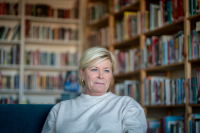 Tidligere finansminister Siv Jensen oppfordrer Jens Stoltenberg til å trekke sitt kandidatur til stillingen som sentralbanksjef. Hun mener en utnevnelse av Stoltenberg vil være en trussel for det norske omdømmet.