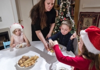 Mange kvinner koser seg med juleforberedelser, men når det er mye som skal gjøres på kort tid, kan det som i utgangspunktet er lystbetont bli stressfullt.