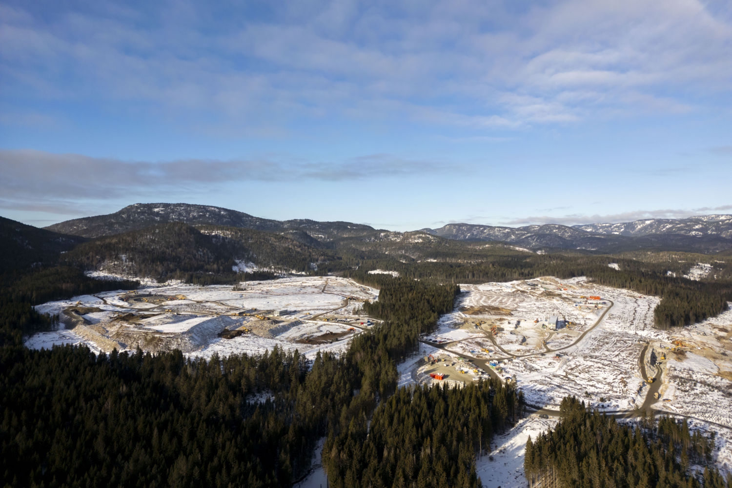 Bildet viser Googles nye datasenter under bygging på Gromstul utenfor Skien i Telemark i 2024. Senteret for lagring av data skal stå klart i løpet av 2026.