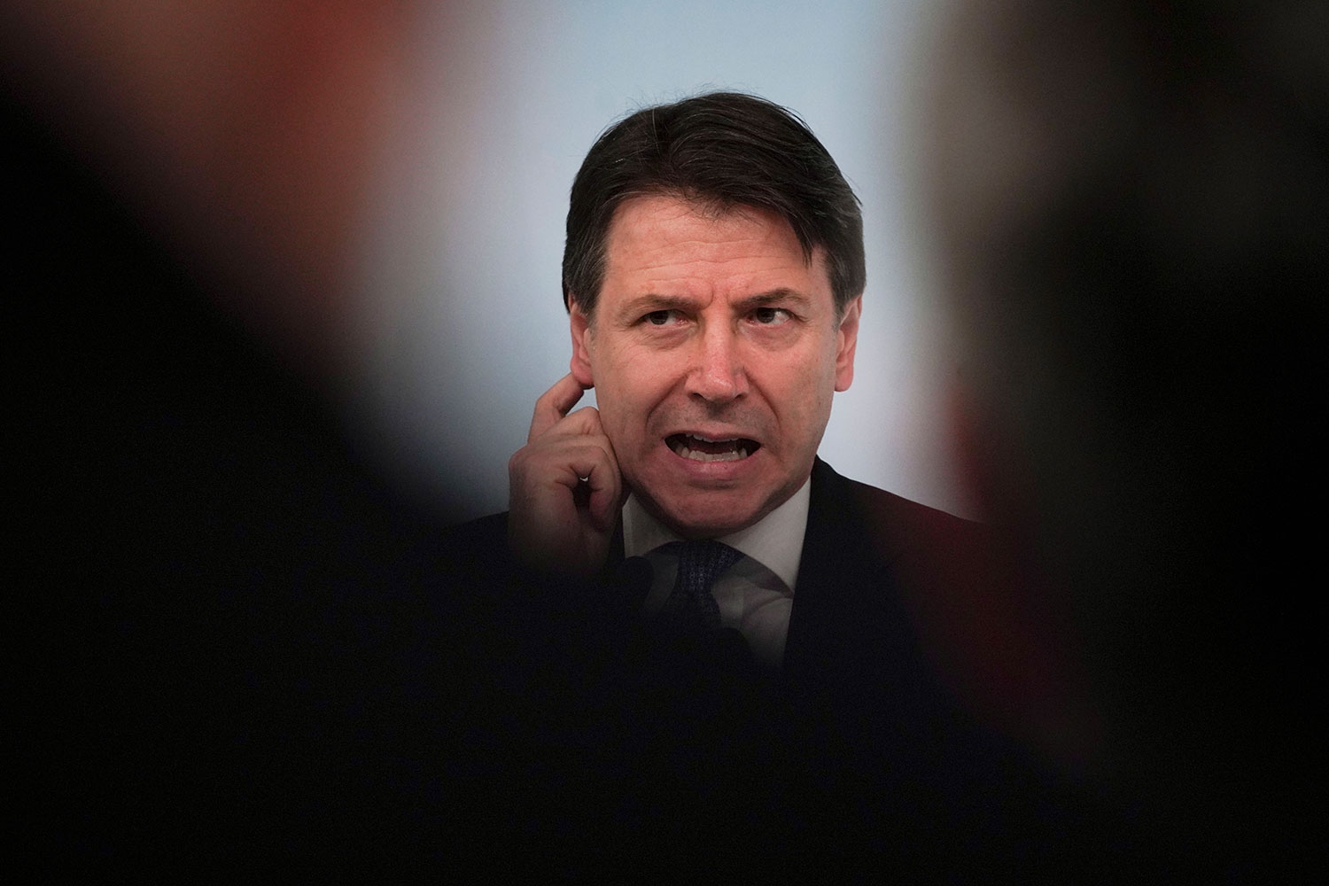 Italias statsminister Giuseppe Conte varsler nye, strenge tiltak som skal hindre spredning av koronaviruset.