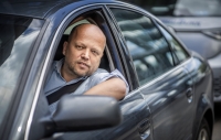 Sp-leder Trygve Slagsvold Vedum trives i diselbilen og vil ha seg frabedt drivstoffavgifter og krav om boligisolering og kloakkrensing fra EU.