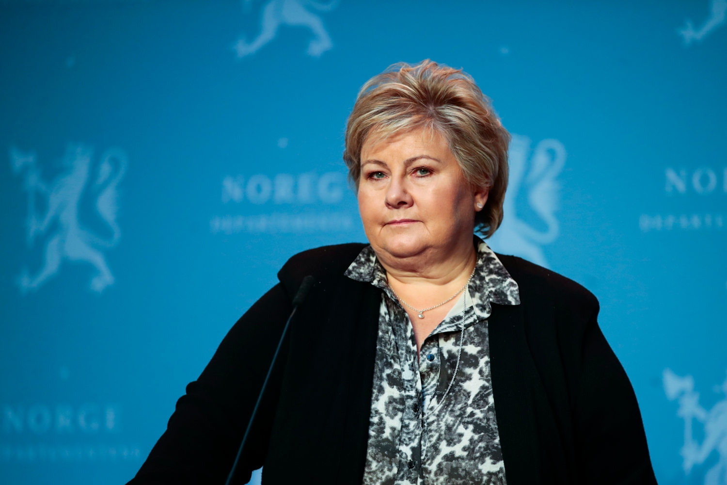 Statsminister Erna Solberg under en pressekonferanse der regjeringen presenterer den nye samfunnssikkerhetsmelding og langtidsplanen for Forsvaret. 