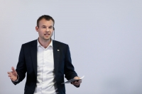 Partileder Kjell Ingolf Ropstad taler til KrFs landsstyre på Økern i Oslo fredag.