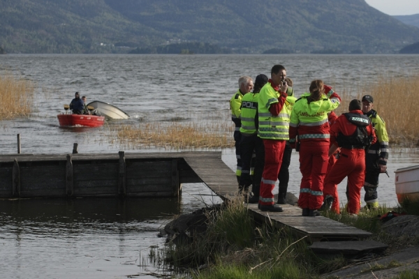 Havaristen taues i land av politiet