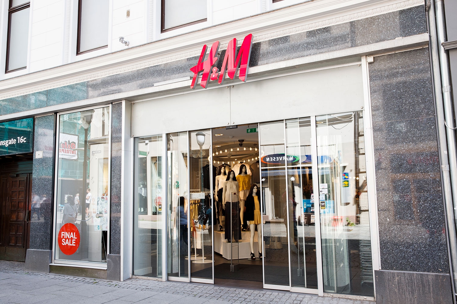 H&amp;M stenger sine butikker midlertidig i en rekke land på grunn av koronaepidemien.