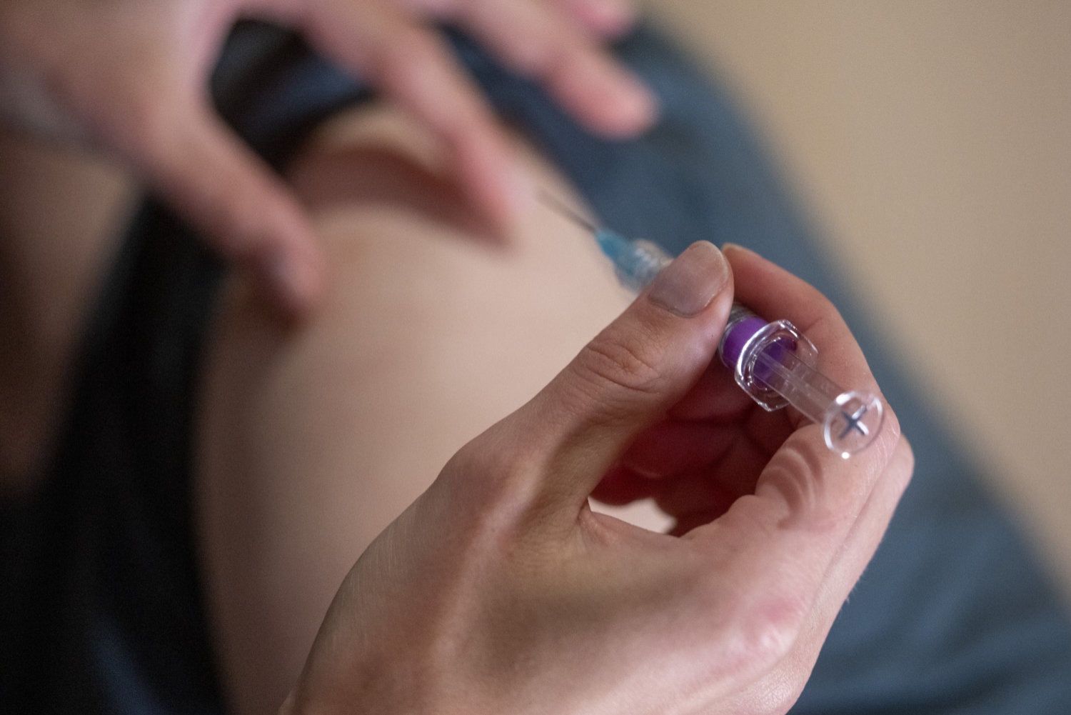 Folkehelseinstituttet starter utkjøringen av influensavaksine neste uke. Årets influensavaksine dekker de tre influensavirusene som kan smitte mennesker. Virusene heter influensa A H1 og A H3 og B-Victoria.