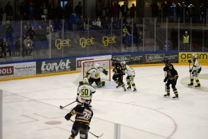 Henriksen (78) setter pucken i krysset. 1-0.