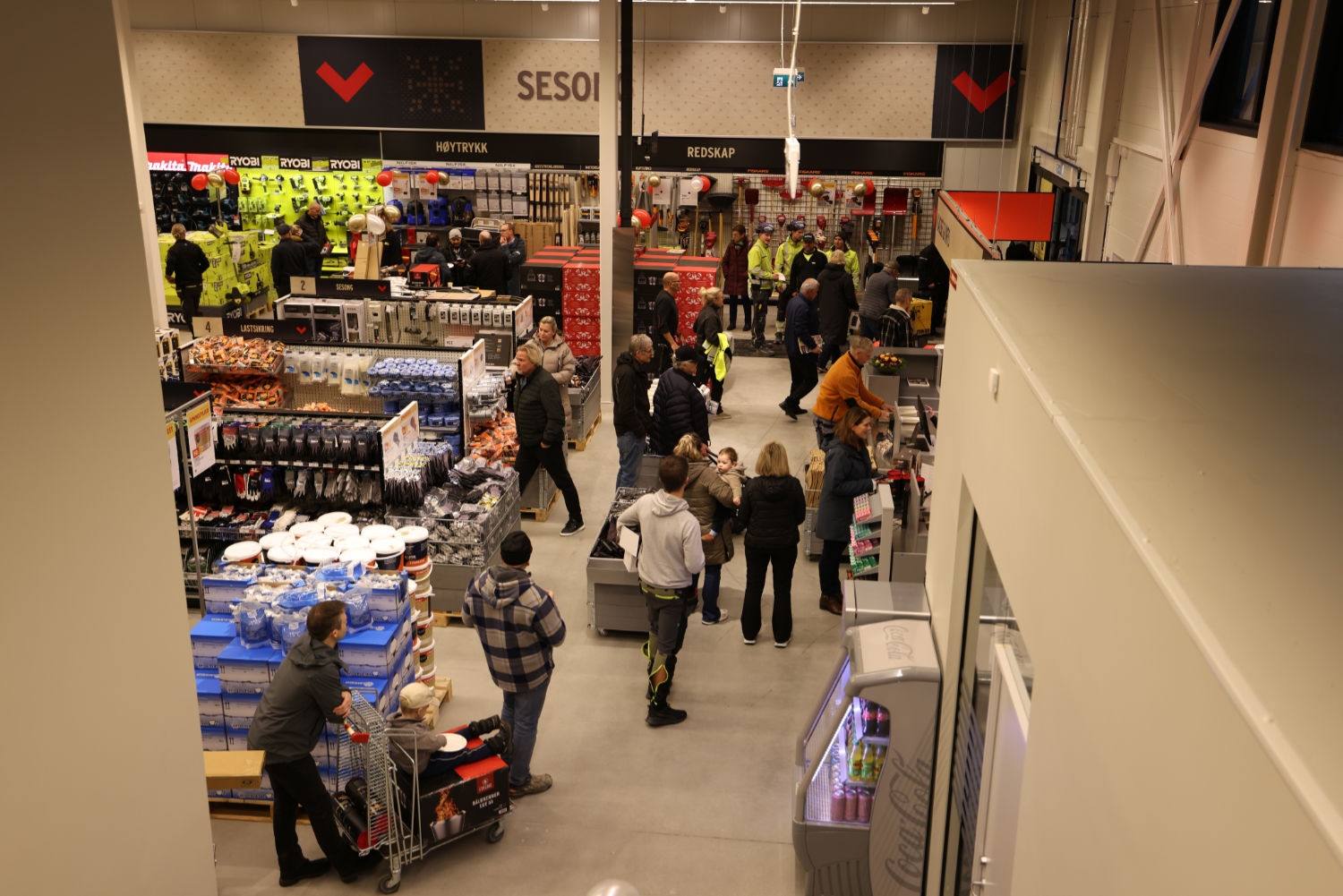 Nå åpner nye Montér Hønefoss: 90 meters innendørs drive-in