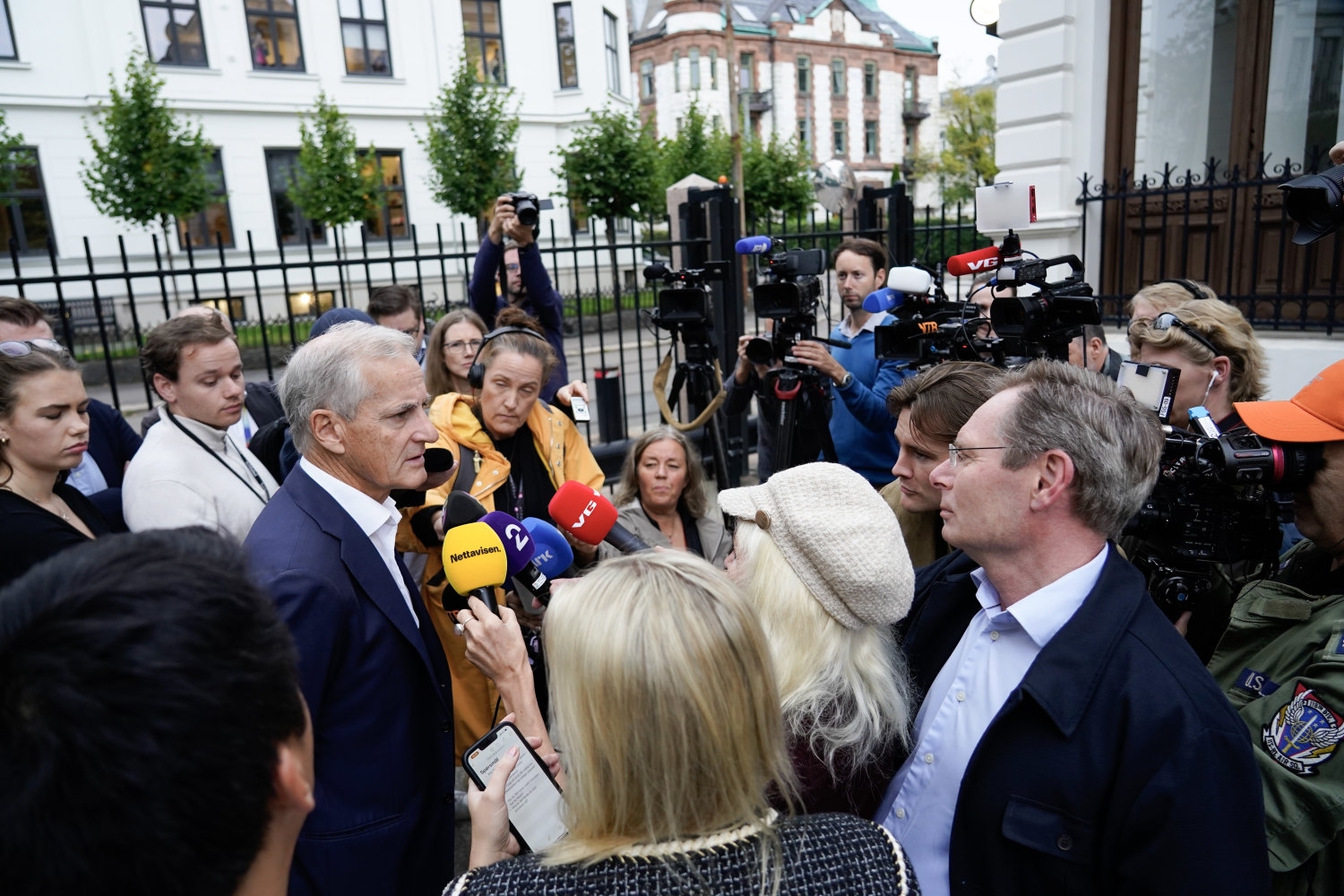 Jonas Gahr Støre møtte pressen tirsdag morgen.