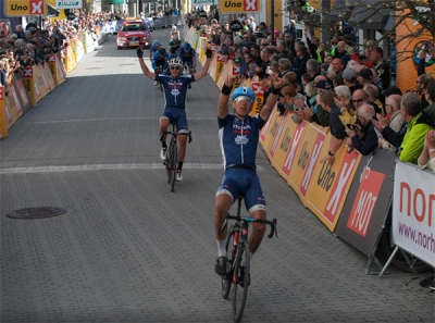 Asbjørn Kragh Andersen fra Team Trefor - Blue Water tett fulgt av lagkamerat Søren Kragh Andersen