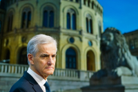 Regjeringen inviterer Stortinget til et forlik om krisepakken.